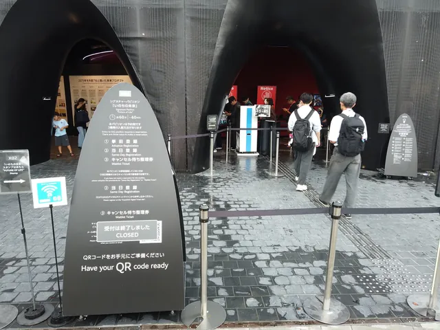 黒い予約案内サイン