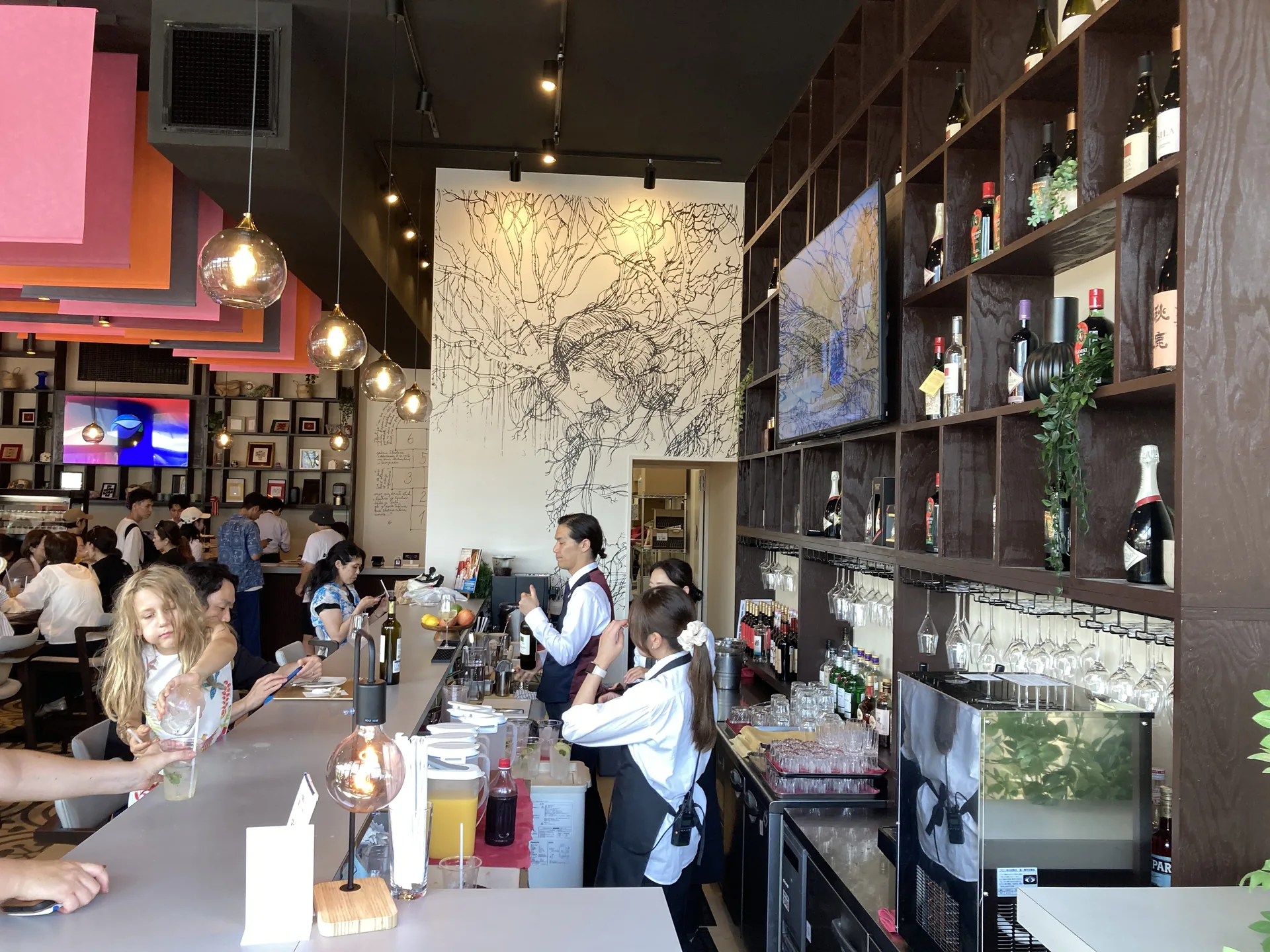 セルビアパビリオン併設レストランの店内