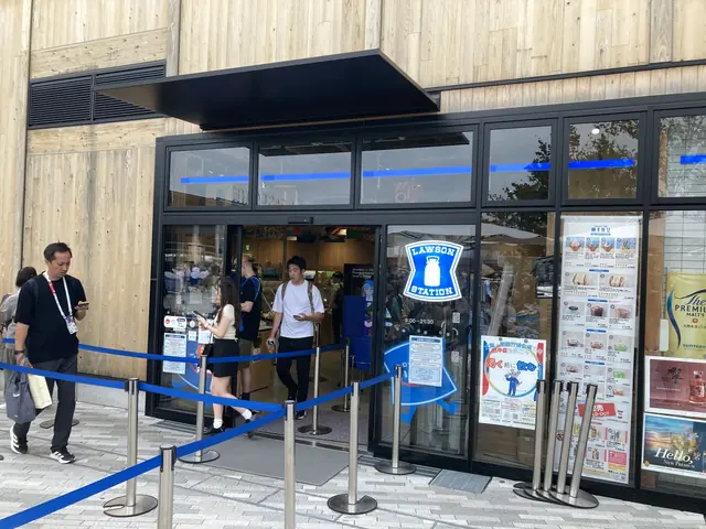 会場内 LAWSON STATION の入口